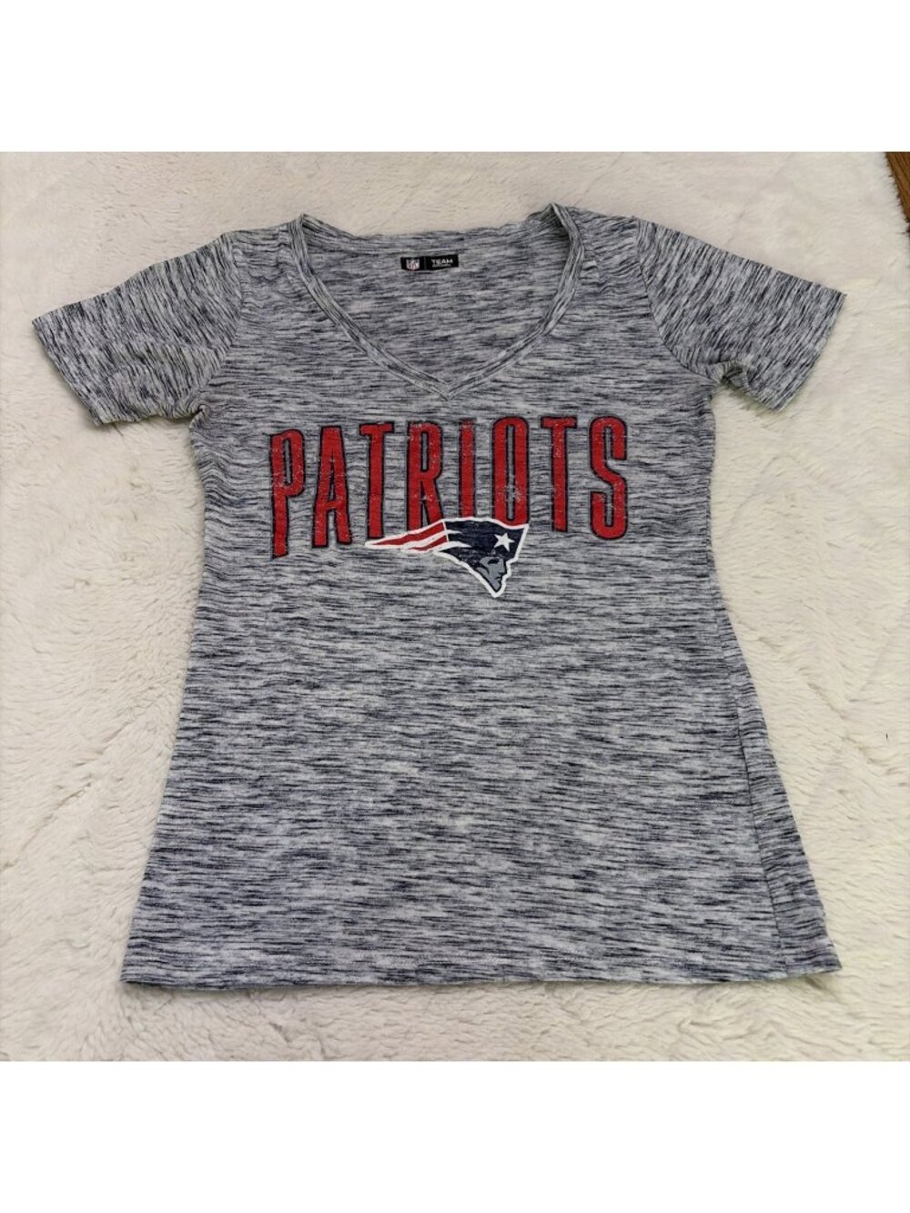 NFL Team Apparel Womens New England Patriots Small Tee Center Logo